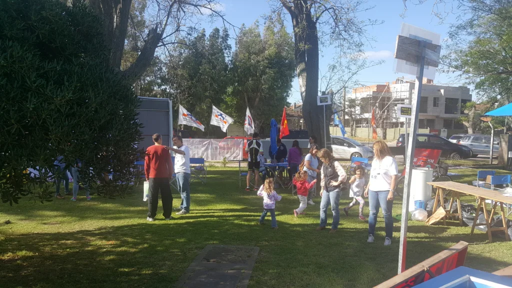 Imagen 5 de Voluntarios en la entrega de kits
