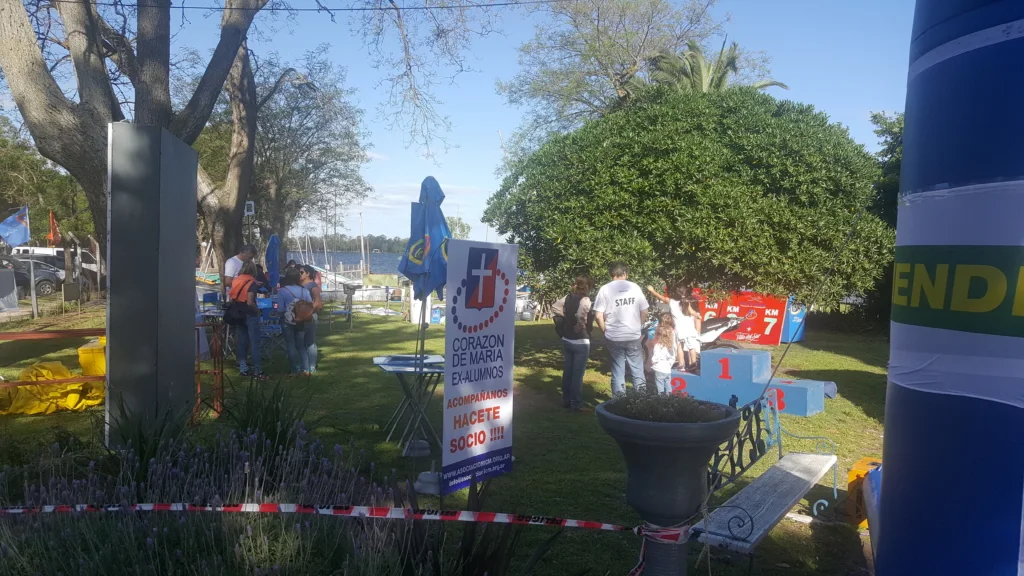 Imagen 4 de Voluntarios en la entrega de kits