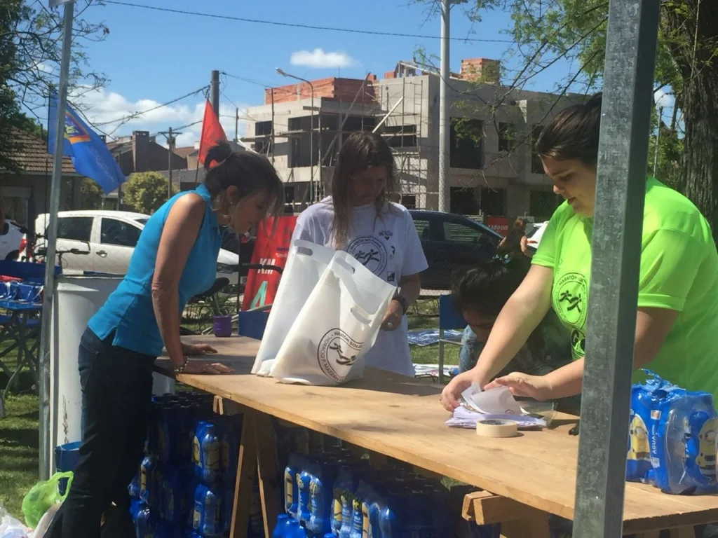 Imagen 8 de Voluntarios en la entrega de kits